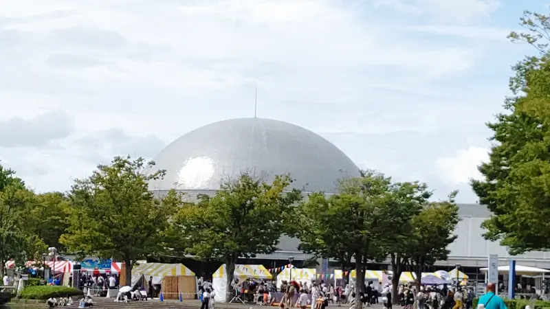 つくばエキスポセンターにある日本最大級のプラネタリウムの外観。独特のドーム形状が特徴。